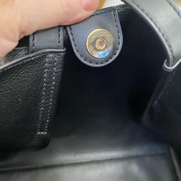 Emilia Large Logo Tote in black MK logo. Excellent condition - Picture 6 of 7